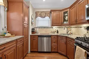 44 Remsen St, Elmont, NY 11003 - Photo 15