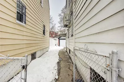 9056 184th Place, Hollis, NY 11423 - Photo 39