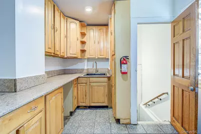 9056 184th Place, Hollis, NY 11423 - Photo 7