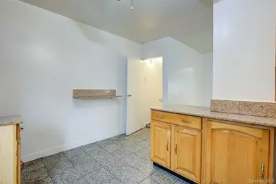 9056 184th Place, Hollis, NY 11423 - Photo 17