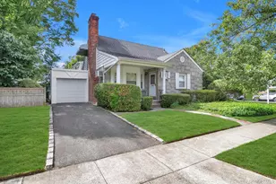 67 Maple Dr, New Hyde Park, NY 11040 - Photo 21