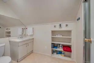 67 Maple Dr, New Hyde Park, NY 11040 - Photo 15