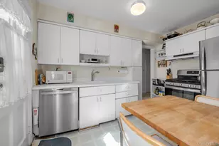 67 Maple Dr, New Hyde Park, NY 11040 - Photo 7