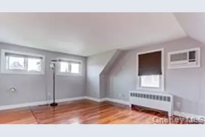 33 Robin, Levittown, NY 11756 - Photo 3