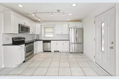 33 Robin, Levittown, NY 11756 - Photo 7