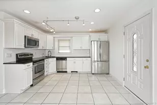 33 Robin, Levittown, NY 11756 - Photo 7