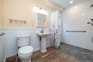 28 St Thomas Pl, Malverne, NY 11565 - Photo 11