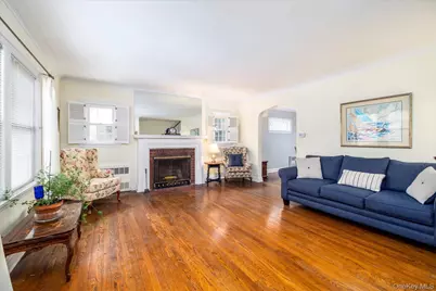 28 Saint Thomas Place, Malverne, NY 11565 - Photo 3