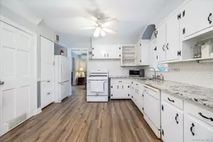 28 St Thomas Pl, Malverne, NY 11565 - Photo 9