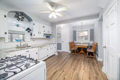 28 Saint Thomas Place, Malverne, NY 11565 - Photo 7