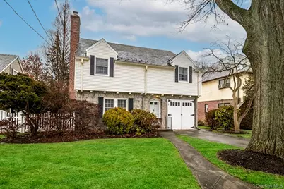 28 Saint Thomas Place, Malverne, NY 11565 - Photo 1