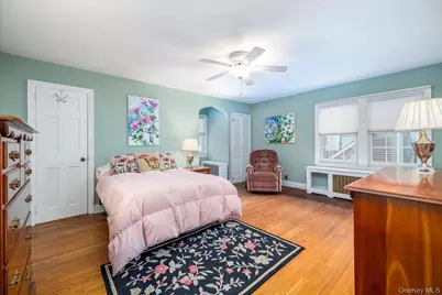 28 Saint Thomas Place, Malverne, NY 11565 - Photo 15