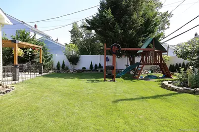 1300 Lakeside Drive, Wantagh, NY 11793 - Photo 9