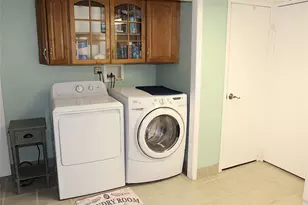 1300 Lakeside Dr, Wantagh, NY 11793 - Photo 27