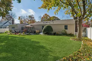 17 Ellington Dr, East Northport, NY 11731 - Photo 11