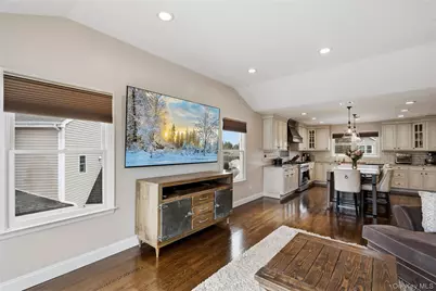 75 Syosset Circle, Syosset, NY 11791 - Photo 15