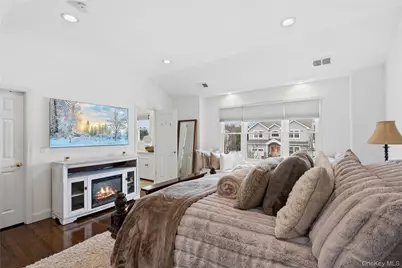 75 Syosset Circle, Syosset, NY 11791 - Photo 11