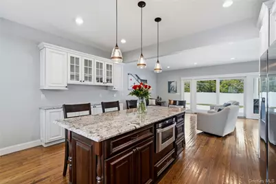 75 Syosset Circle, Syosset, NY 11791 - Photo 3