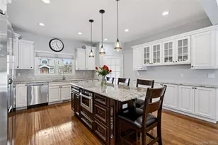 75 Syosset Cir, Syosset, NY 11791 - Photo 5