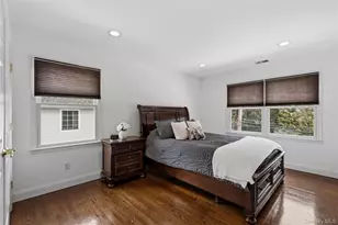 75 Syosset Cir, Syosset, NY 11791 - Photo 19