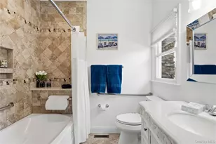 75 Syosset Cir, Syosset, NY 11791 - Photo 9