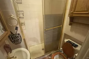 64-61 82nd Pl, Middle Village, NY 11379 - Photo 9