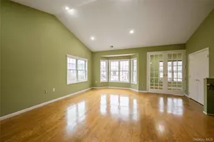 92 Pond View, Port Washington, NY 11050 - Photo 7