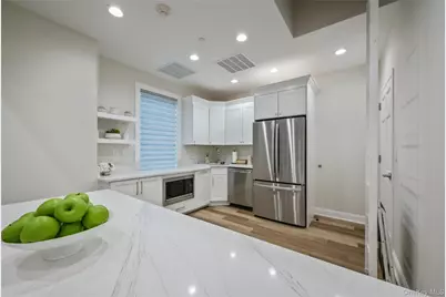 92 Pond View, Port Washington, NY 11050 - Photo 23