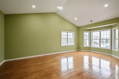 92 Pond View, Port Washington, NY 11050 - Photo 5