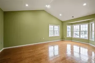 92 Pond View, Port Washington, NY 11050 - Photo 5