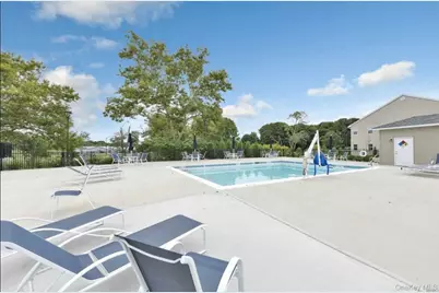 96 Somerton Avenue, Central Islip, NY 11722 - Photo 23