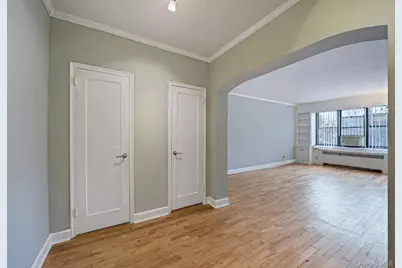 1 Town House Place #3H, Great Neck, NY 11021 - Photo 3