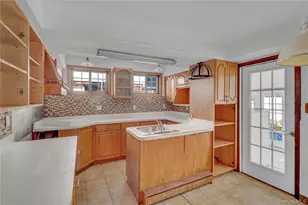 54 Surrey Ln, Hempstead, NY 11550 - Photo 11