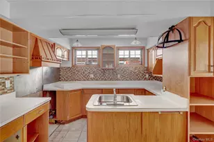 54 Surrey Ln, Hempstead, NY 11550 - Photo 13