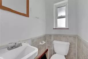 54 Surrey Ln, Hempstead, NY 11550 - Photo 15
