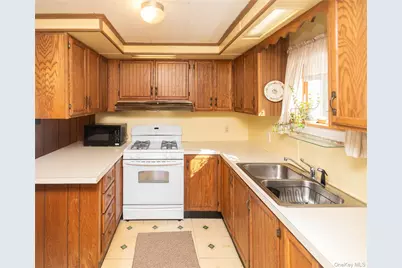 74 Hidden Brook Drive, Hyde Park, NY 12538 - Photo 13