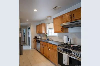 141 Burhans Avenue, Yonkers, NY 10701 - Photo 5