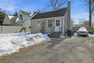 36 Woodlawn Ave, Selden, NY 11784 - Photo 3