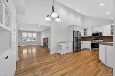 535 Brooklyn Boulevard, Brightwaters, NY 11718 - Photo 15