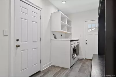 535 Brooklyn Boulevard, Brightwaters, NY 11718 - Photo 9