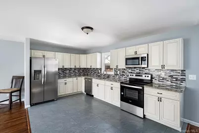 93 Garfield Boulevard #93, Farmingdale, NY 11735 - Photo 11