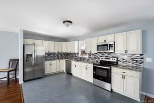 93 Garfield Blvd, Farmingdale, NY 11735 - Photo 11