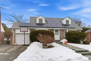 225 Willets Ln, Jericho, NY 11753 - Photo 3