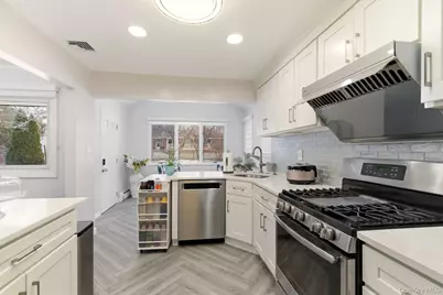 225 Willets Lane, Jericho, NY 11753 - Photo 13