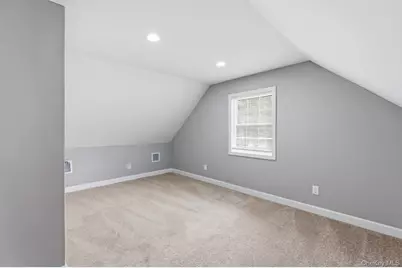 7 E Lakeland Street, Bay Shore, NY 11706 - Photo 13