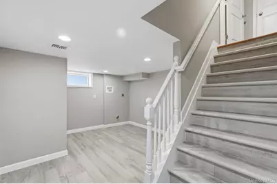 7 E Lakeland Street, Bay Shore, NY 11706 - Photo 23