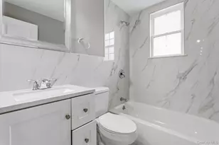 7 E Lakeland St, Bay Shore, NY 11706 - Photo 15