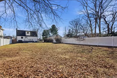 7 E Lakeland Street, Bay Shore, NY 11706 - Photo 9