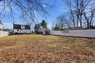 7 E Lakeland St, Bay Shore, NY 11706 - Photo 9