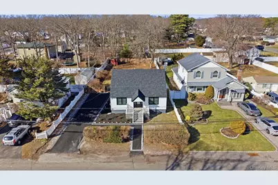 7 E Lakeland Street, Bay Shore, NY 11706 - Photo 1
